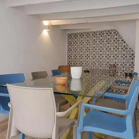 Number 11 פוינסה