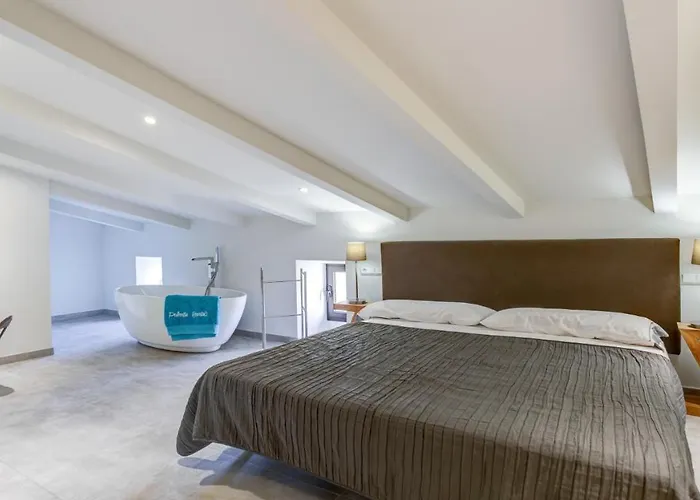 Number 11 פוינסה